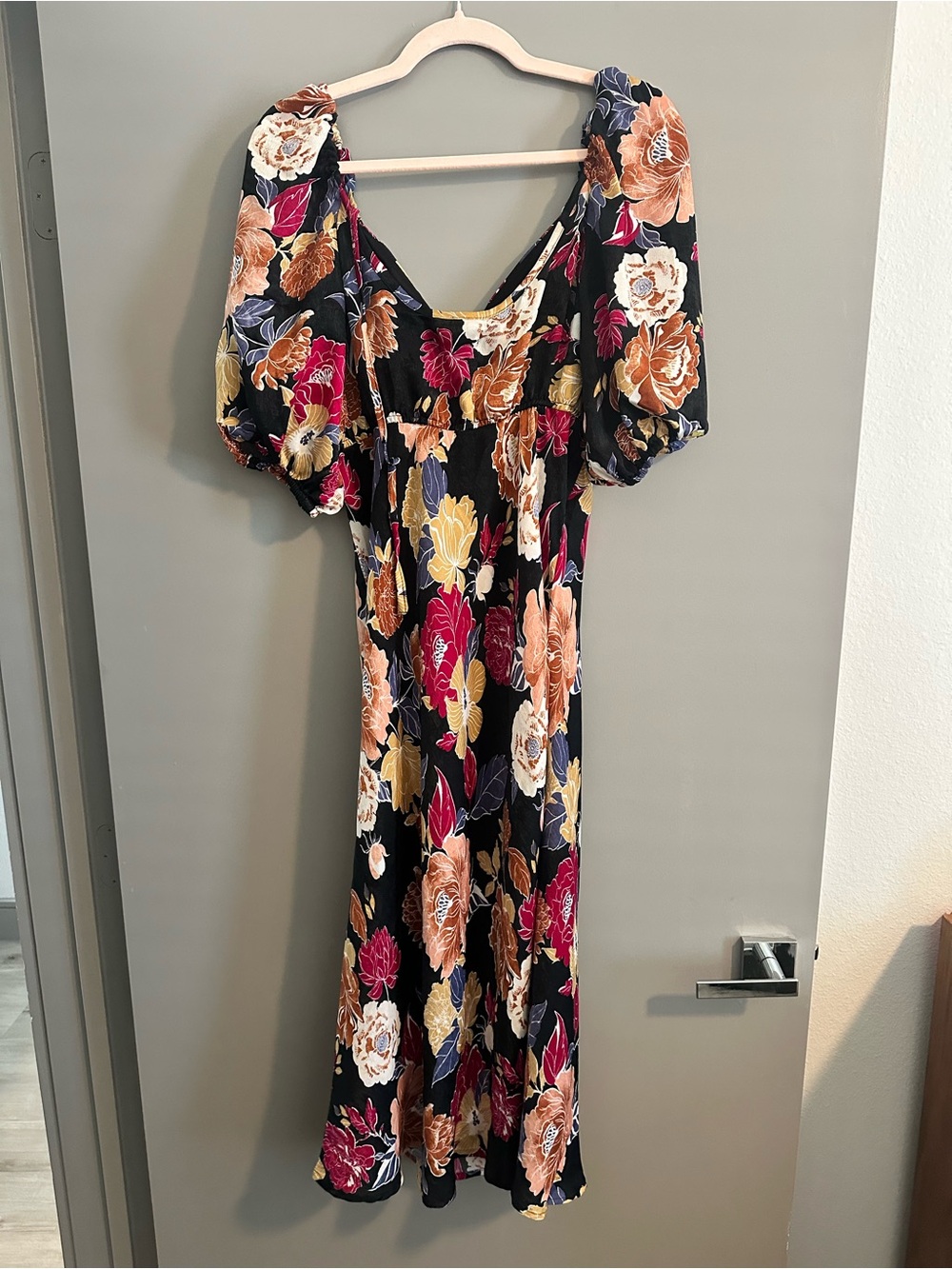 NWT Band of the Free Astrid Black Floral Puff Sleeve Midi Dress Size M - Picture 4 of 6